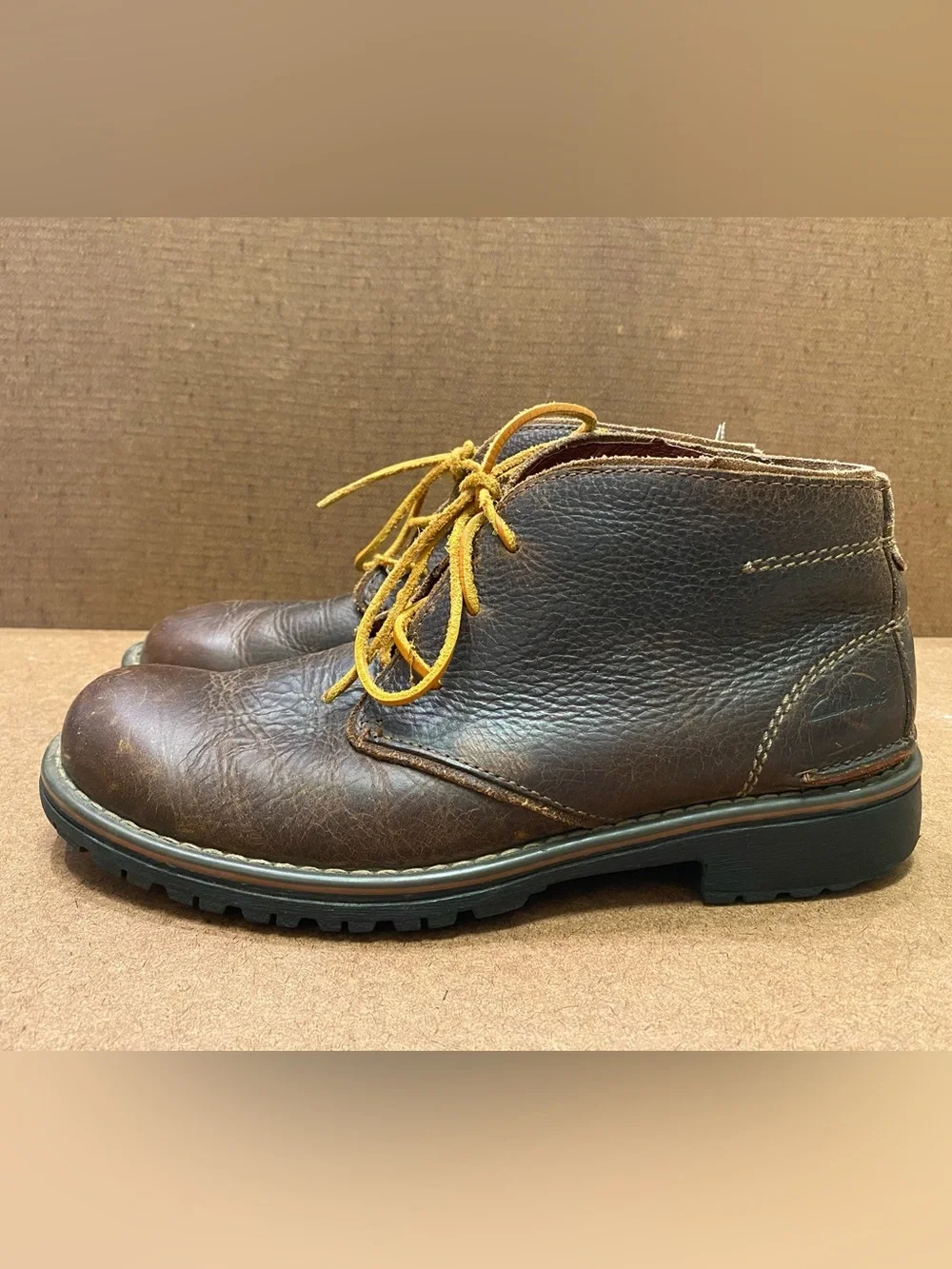 Clarks Morris Peak Brown Leather Chukka Boots with Yellow Laces